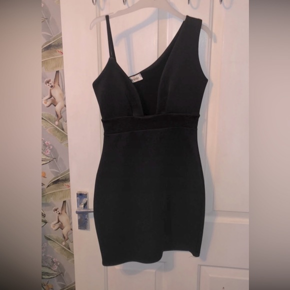 sample Dresses & Skirts - Asymmetrical LBD with plunge effect size 6